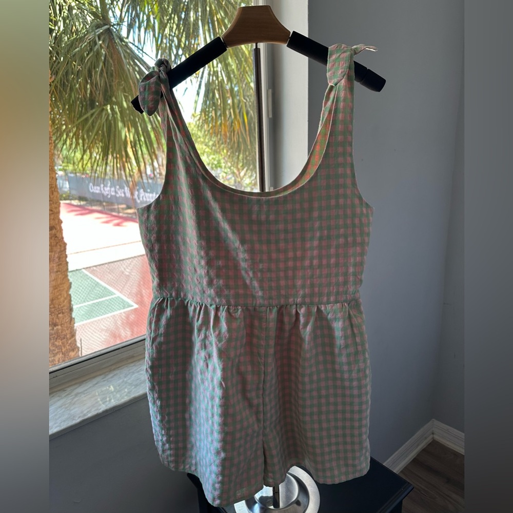 One Clothing Pink & Green Gingham Tie-Shoulder Romper Junior’s